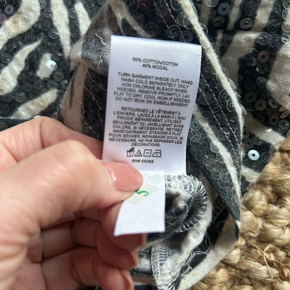 Sequel Zebra Top from Express NWT - Picture 4 of 5